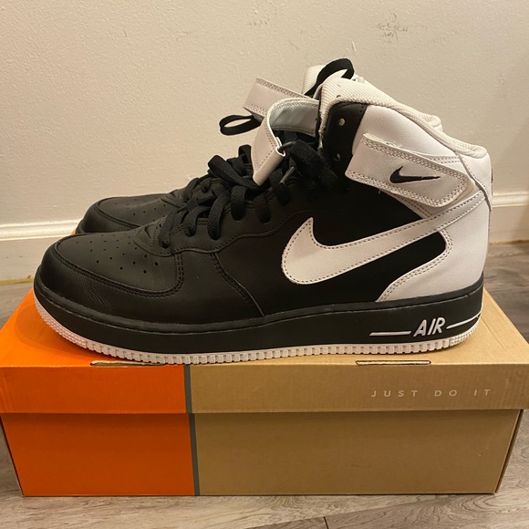 2005 Air Force 1 Mid Black | White - Picture 1 of 7
